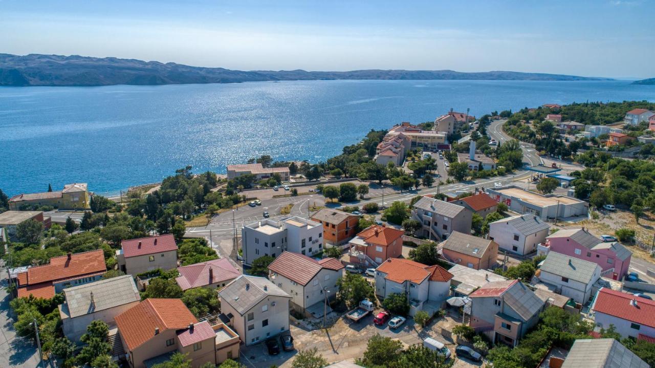 Apartmani Luky Karlobag Kültér fotó