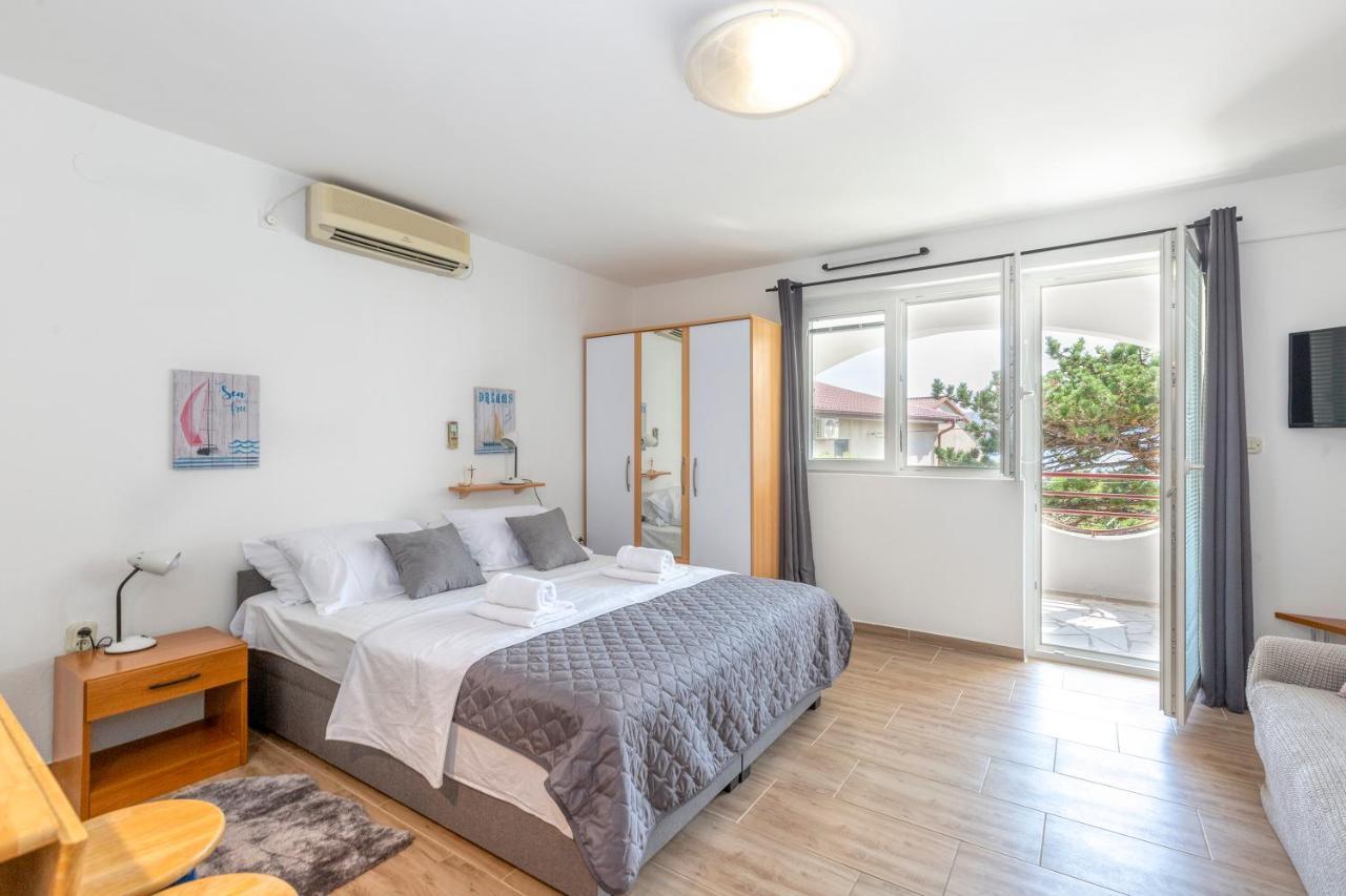 Apartmani Luky Karlobag Kültér fotó