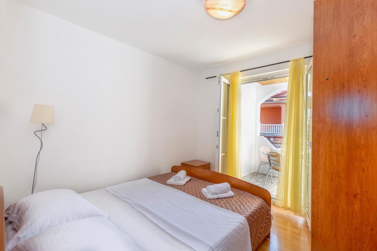 Apartmani Luky Karlobag Kültér fotó