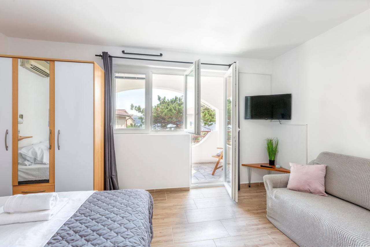 Apartmani Luky Karlobag Kültér fotó