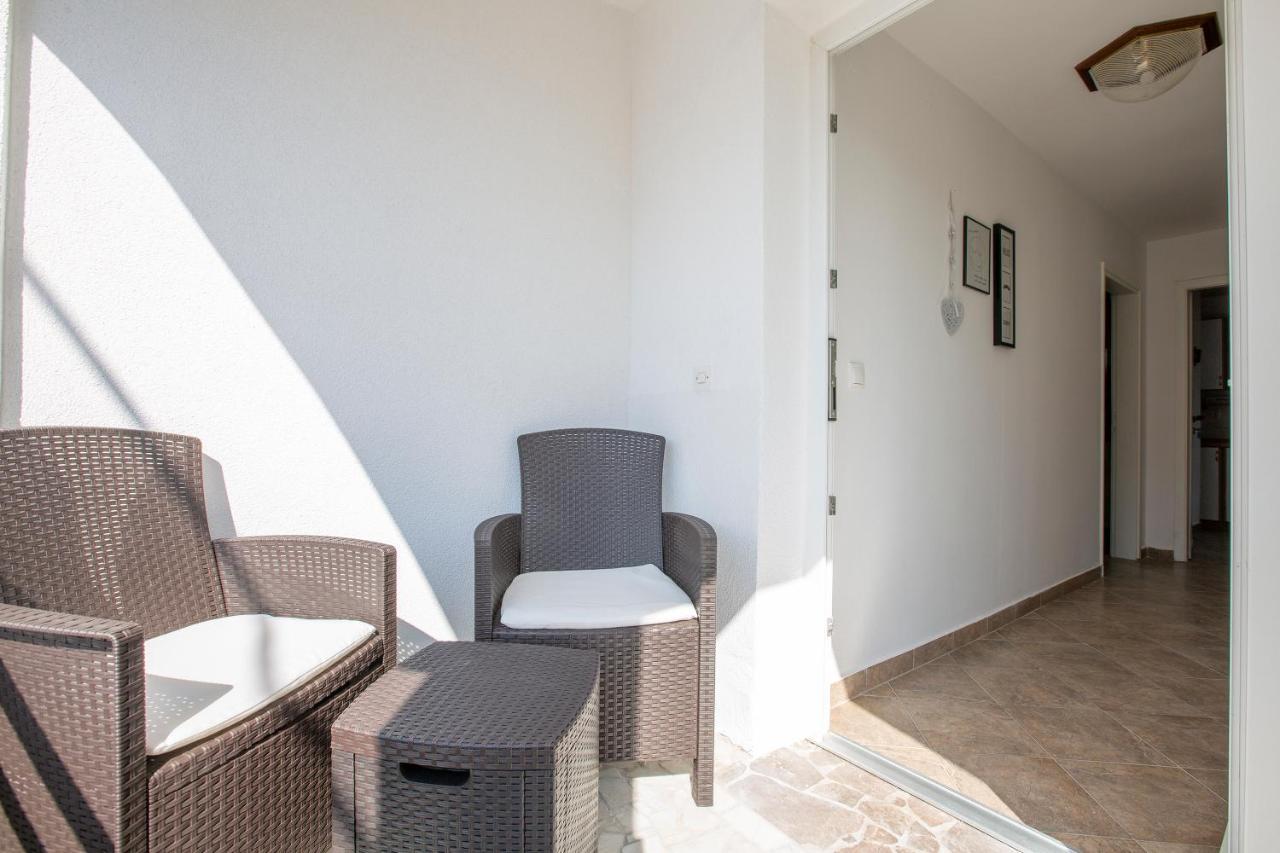 Apartmani Luky Karlobag Kültér fotó
