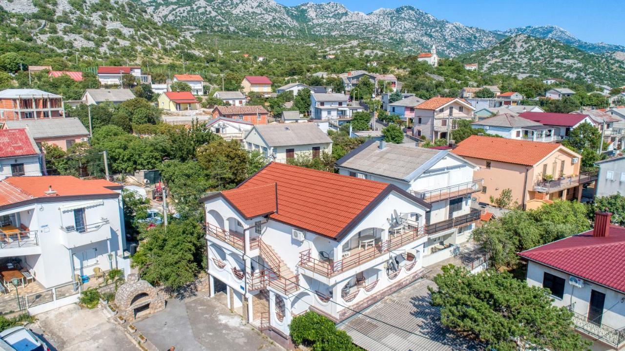 Apartmani Luky Karlobag Kültér fotó