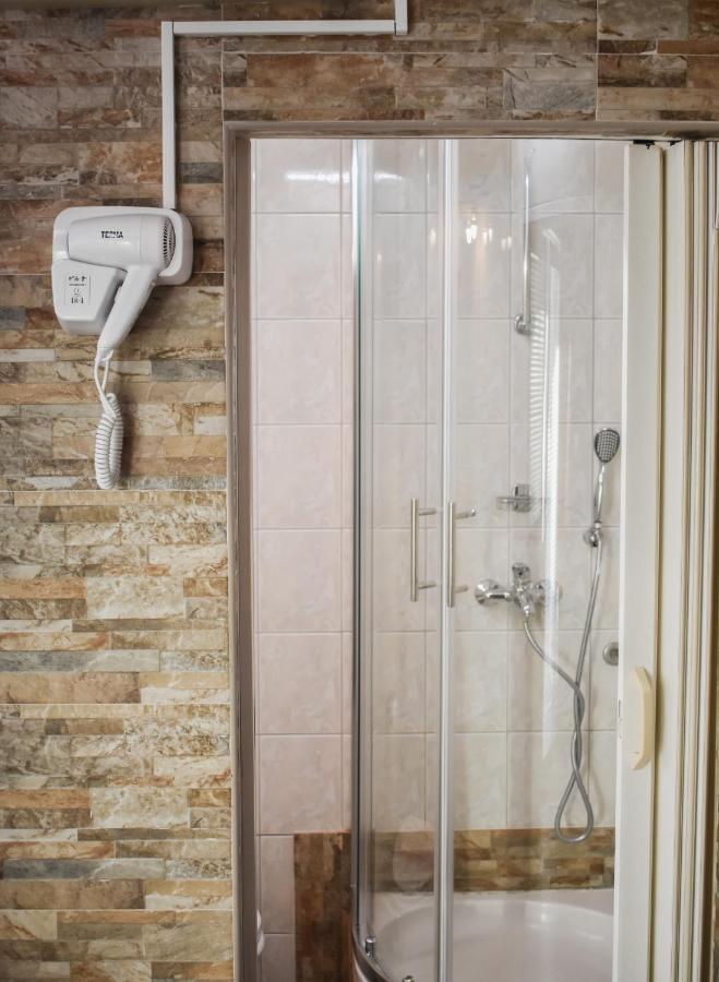 Apartmani Luky Karlobag Kültér fotó