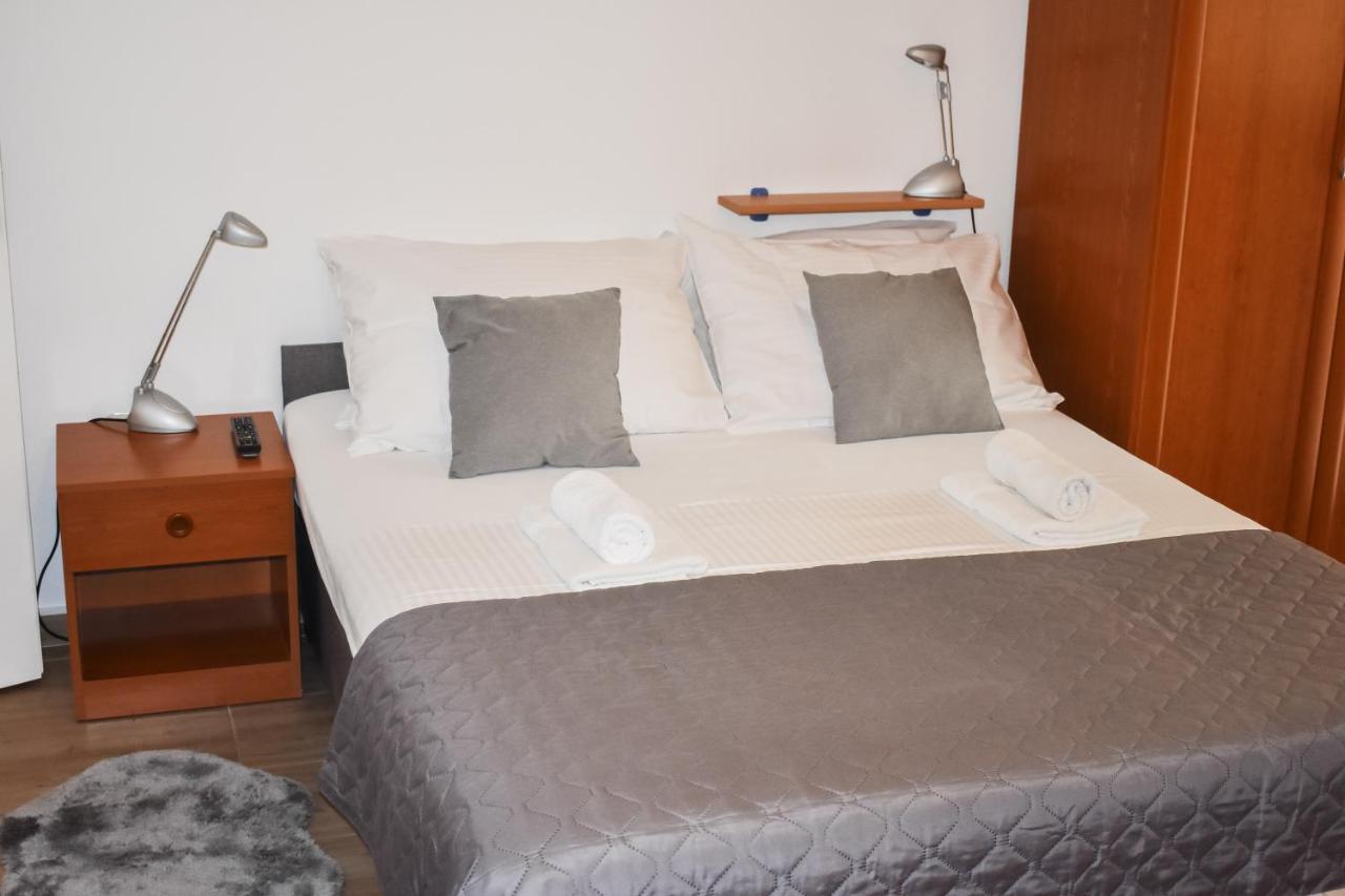 Apartmani Luky Karlobag Kültér fotó