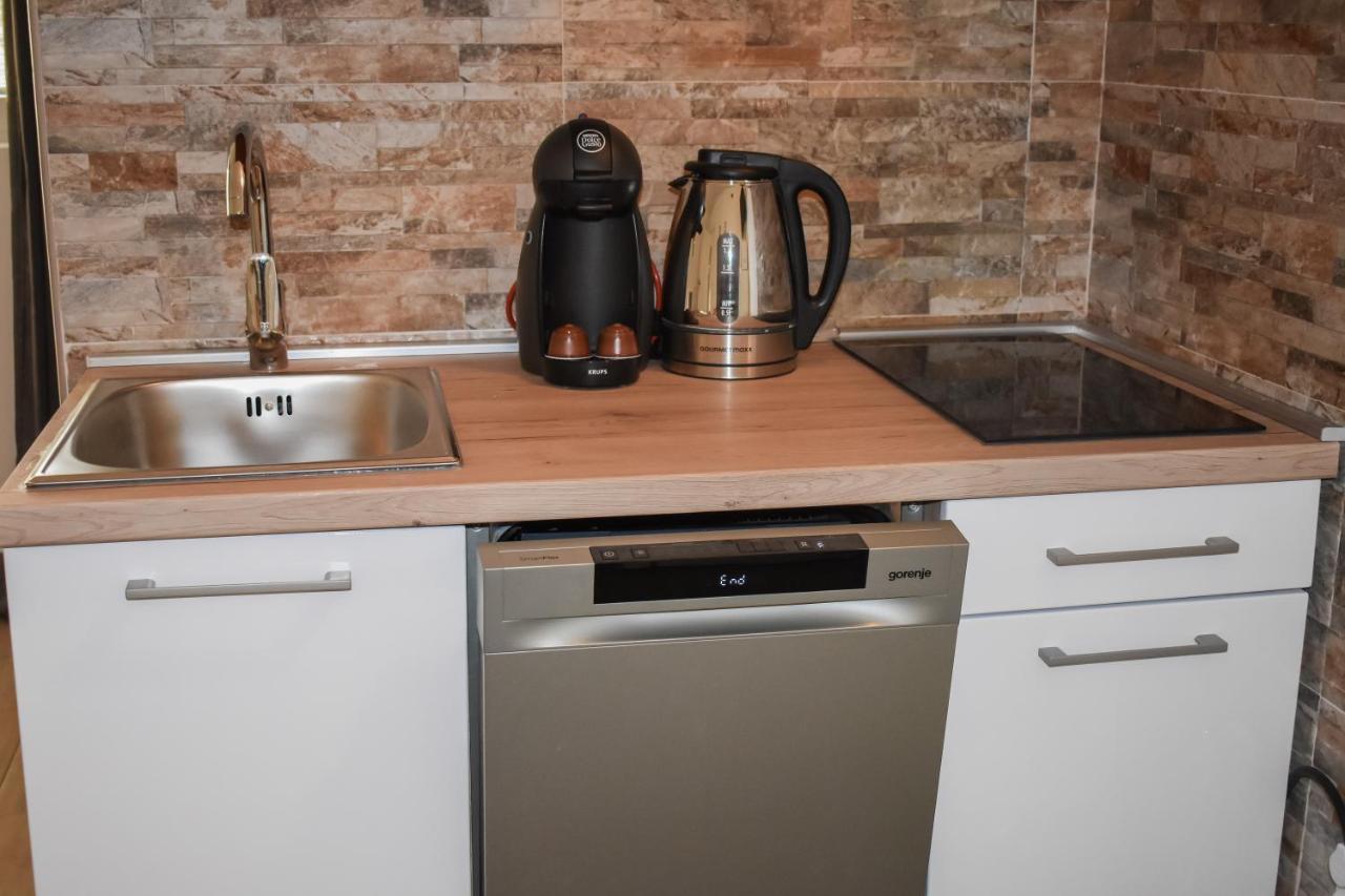 Apartmani Luky Karlobag Kültér fotó